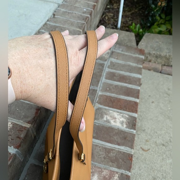 Michael Kors Jet Set Medium Travel Saffiano Leather Tote - Acorn like new - Picture 5 of 11